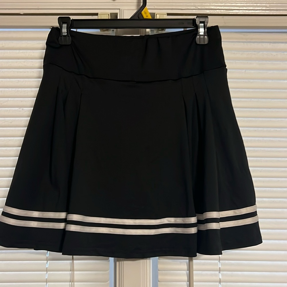 Women’s skirt with shorts  size large